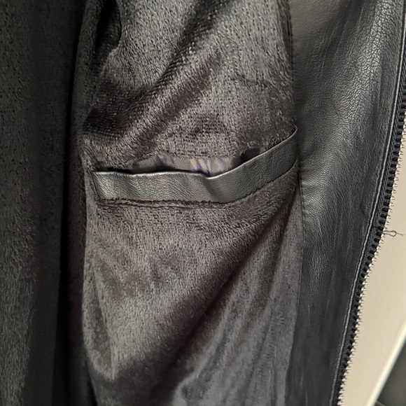 Men's Black Leather Jacket - Picture 8 of 8